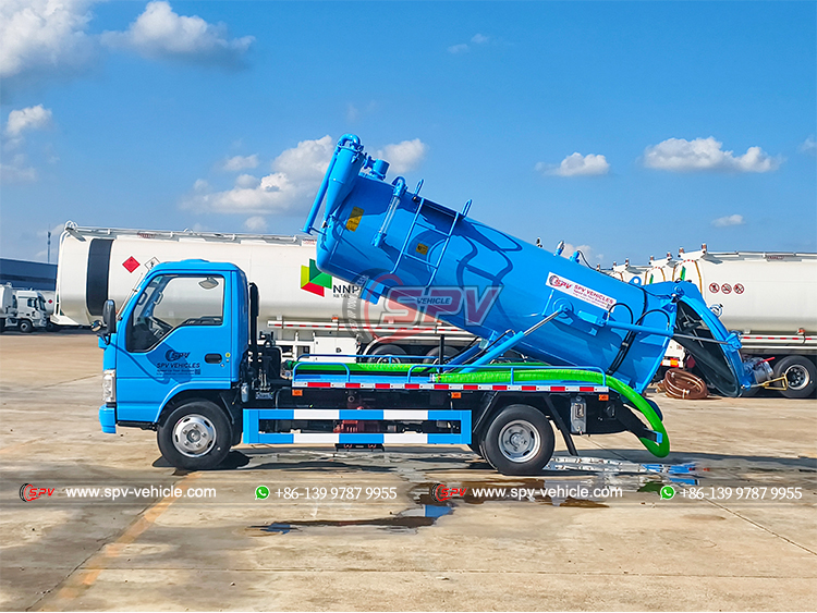 ISUZU 4,000 Litres Liquid Waste Disposal Truck - Tank Lifting